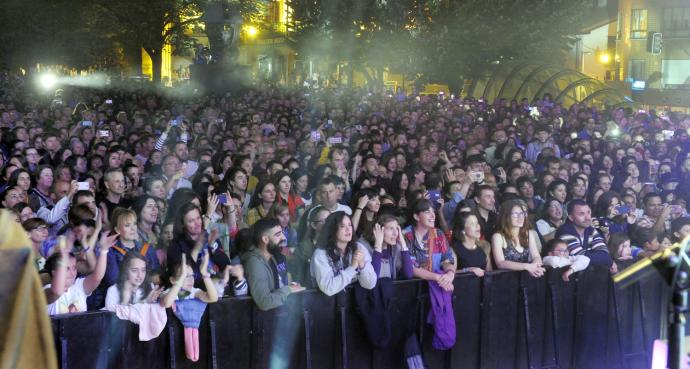 Los conciertos y los actos culturales de gran formato volverán a las fiestas de Ezkerraldea.