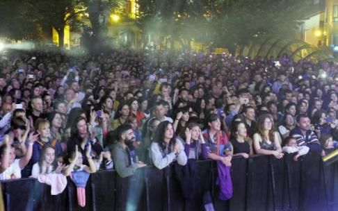 Los conciertos y los actos culturales de gran formato volverán a las fiestas de Ezkerraldea.