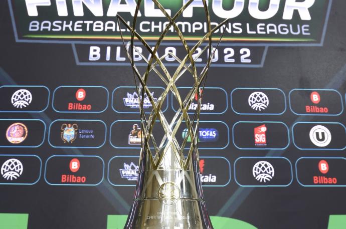 Réplica del trofeo de la Final Four Basketball Champions League.