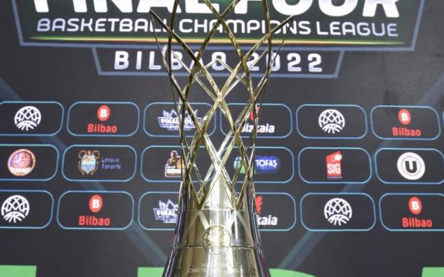 Réplica del trofeo de la Final Four Basketball Champions League.