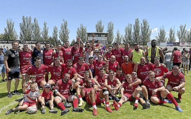 La plantilla del Ampo Ordizia celebra su victoria en Valladolid. Fotos: N.G. La plantilla del Ampo Ordizia celebra su victoria en Valladolid. Fotos: N.G.