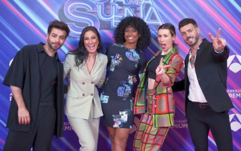 Agoney, María Peláe, Nia, Eva Soriano y Rasel, finalistas de 'Tu cara me suena'.