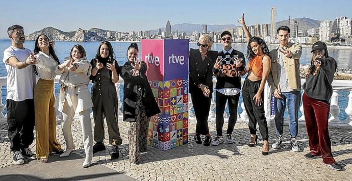 Los ocho finalistas de Benidorm Fest, posando en la localidad alicantina. Foto: RTVE