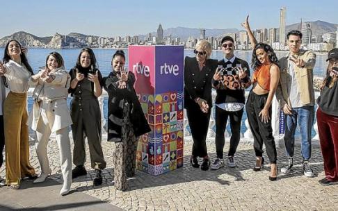 Los ocho finalistas de Benidorm Fest, posando en la localidad alicantina. Foto: RTVE