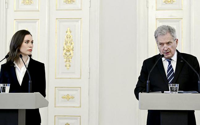 La primera ministra de Finlandia, Sanna Marin, y el presidente del país, Sauli Niinistö.