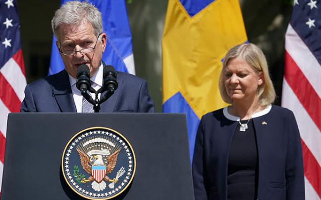 Sauli Niinisto y Magdalena Andersson durante un acto en la Casa Blanca.