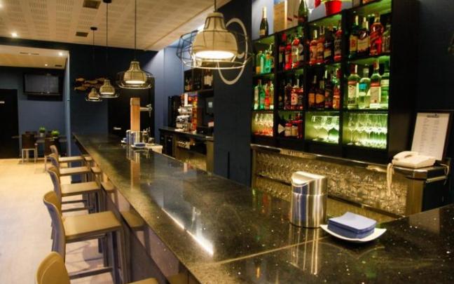 Barra del nuevo local, Fiscotheque, en la calle Manuel Iradier número 20