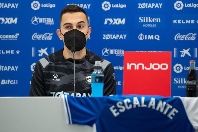 Gonzalo Escalante, durante su presentación como albiazul.