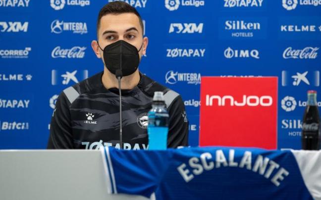 Gonzalo Escalante, durante su presentación como albiazul.