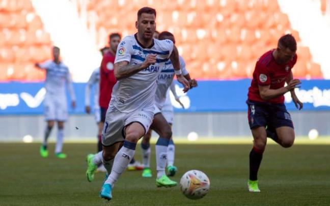 Edgar Méndez, durante el amistoso entre Osasuna y el Alavés en El Sadar.