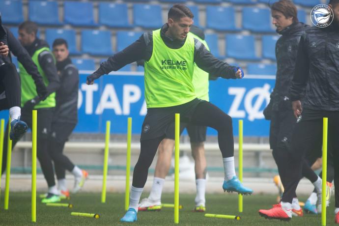 Manu Vallejo, durante su primer entrenamiento con el Alavés.