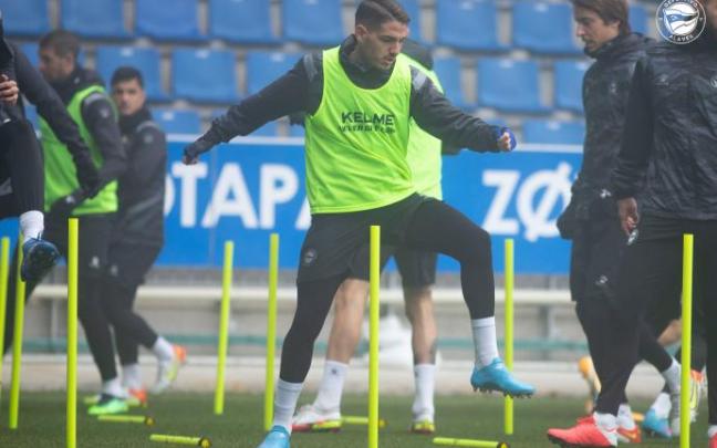 Manu Vallejo, durante su primer entrenamiento con el Alavés.