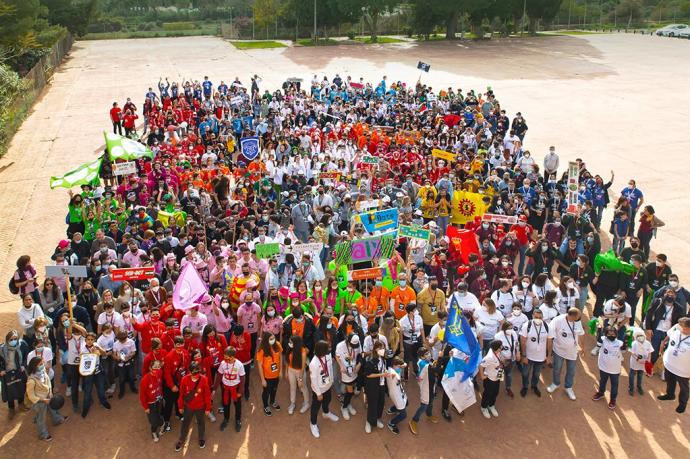 Foto de familia de todos los estudiantes que han participado en la gran final de Lego en Málaga