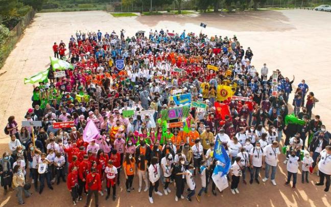 Foto de familia de todos los estudiantes que han participado en la gran final de Lego en Málaga Foto de familia de todos los estudiantes que han participado en la gran final de Lego en Málaga