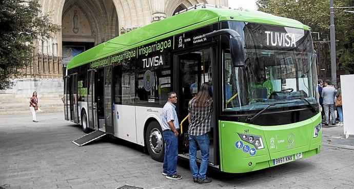 Presentación de una de las primeras cinco unidades de autobuses híbridos, que adquirió Tuvisa en el año 2018. Foto: Jorge Muñoz