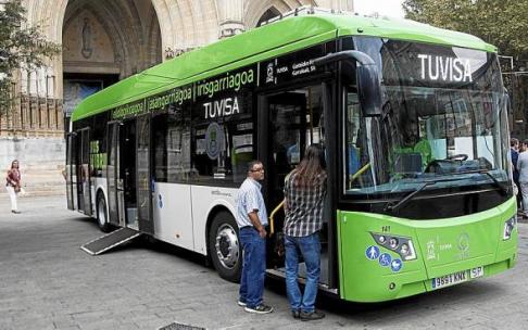 Presentación de una de las primeras cinco unidades de autobuses híbridos, que adquirió Tuvisa en el año 2018. Foto: Jorge Muñoz