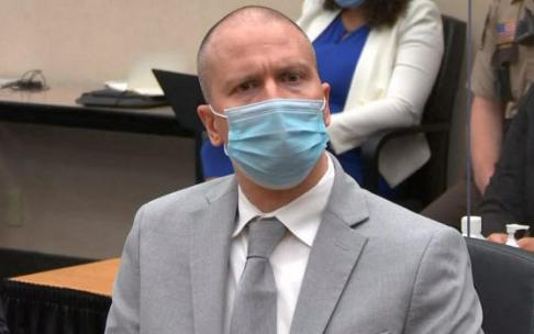 Derek Chauvin escucha la sentencia en el tribunal del condado de Hennepin Derek Chauvin escucha la sentencia en el tribunal del condado de Hennepin
