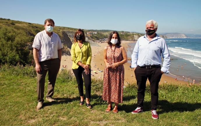 Josu Landaluze, Cristina Múgica, Amaia Agirre y Gorka Elgezabal, en la presentación ayer lunes del acuerdo.