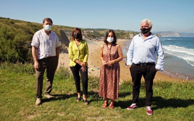 Josu Landaluze, Cristina Múgica, Amaia Agirre y Gorka Elgezabal, en la presentación ayer lunes del acuerdo.