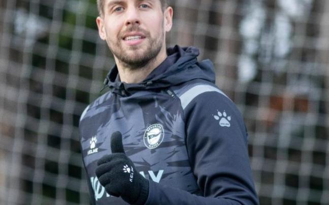 Florian Lejeune, durante un entrenamiento con el Alavés.
