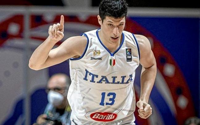 Fontecchio celebra una acción en el Preolímpico que acabó el domingo en Belgrado. Foto: FIBA