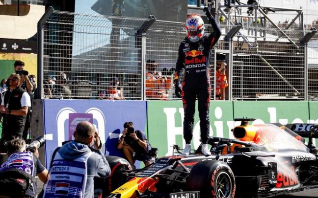 Max Verstappen celebra la pole durante la clasificación del Gran Premio de Fórmula 1 de los Países Bajos en el circuito de Zandvoort Max Verstappen celebra la pole durante la clasificación del Gran Premio de Fórmula 1 de los Países Bajos en el circuito de Zandvoort