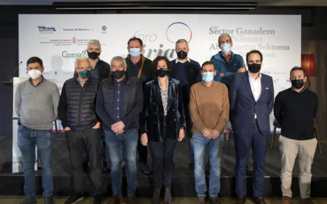 Atras (izda-dcha): Agustín Poblador, Fermín Gorraiz, Félix Bariáin, Mikel Nazabal. En primera fila: Juanma Garro, Fernando Tristán, Joseba Santamaria, Itziar Gómez, Ignacio Gil, Óscar Ortiz y Mikel Escalada. Atras (izda-dcha): Agustín Poblador, Fermín Gorraiz, Félix Bariáin, Mikel Nazabal. En primera fila: Juanma Garro, Fernando Tristán, Joseba Santamaria, Itziar Gómez, Ignacio Gil, Óscar Ortiz y Mikel Escalada.