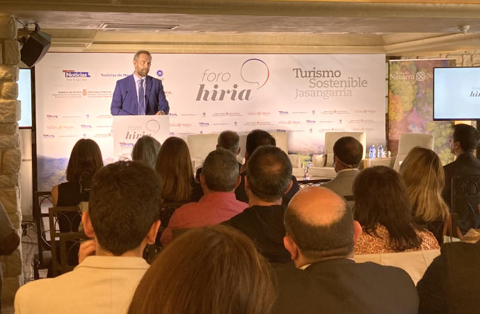 El secretario de Estado de Turismo, Fernando Valdés, durante su intervención en el Foro Hiria.