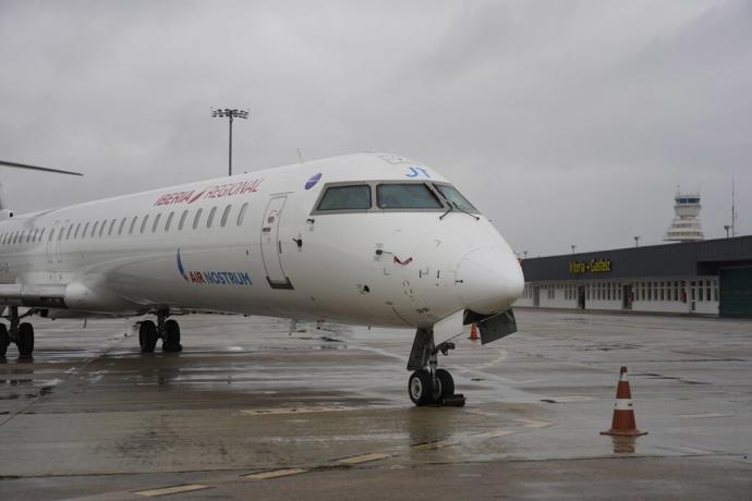 Un avión en el aeropuerto alavés