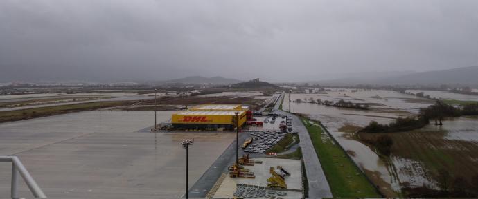 Panorámica de la situación del aeropuerto de Foronda este viernes por la mañana