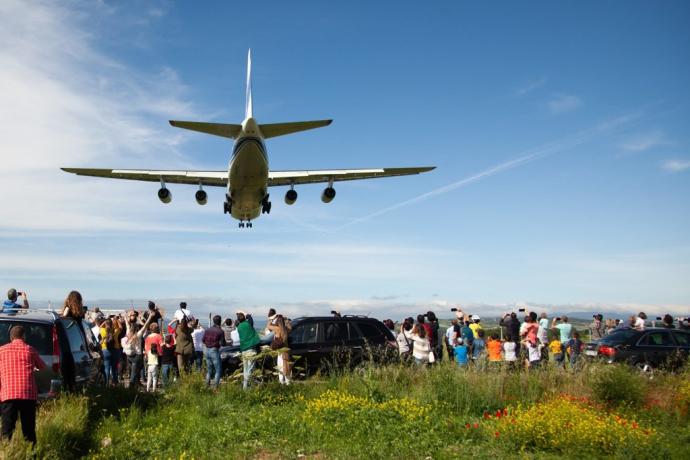 Spotters en una de las recientes llegadas del Antonov a Foronda
