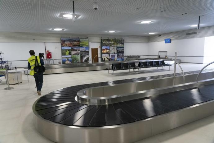 Interior del aeropuerto de Foronda