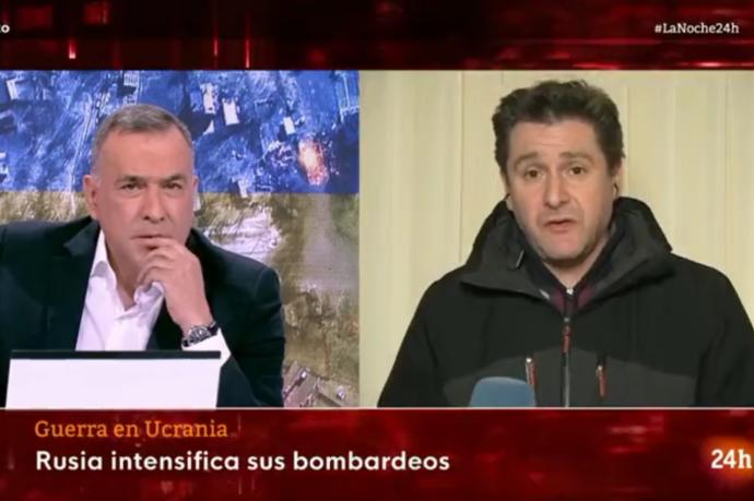 Xabier Fortes y Óscar Mijallo, durante la conexión en el Canal 24 horas de TVE.