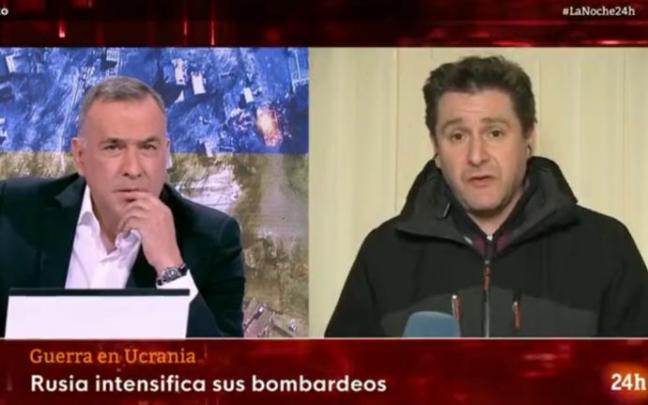 Xabier Fortes y Óscar Mijallo, durante la conexión en el Canal 24 horas de TVE. Xabier Fortes y Óscar Mijallo, durante la conexión en el Canal 24 horas de TVE.