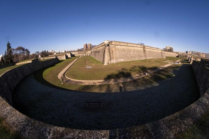 Imagen en perspectiva de los fosos de la Ciudadela.