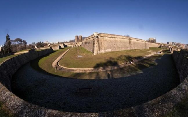 Imagen en perspectiva de los fosos de la Ciudadela. Imagen en perspectiva de los fosos de la Ciudadela.