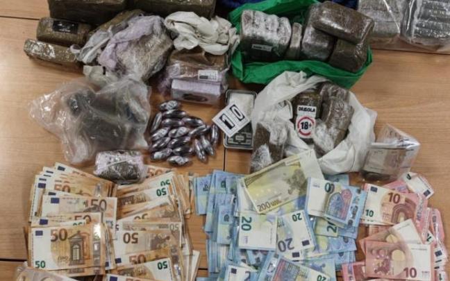 Droga incautada por la Policía Local de Vitoria. Droga incautada por la Policía Local de Vitoria.