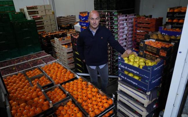 El presidente de los mayoristas de fruta de MercaBilbao, Gorka Moreno