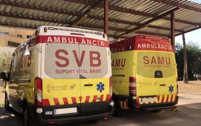 Imagen de archivo de dos ambulancias. Imagen de archivo de dos ambulancias.