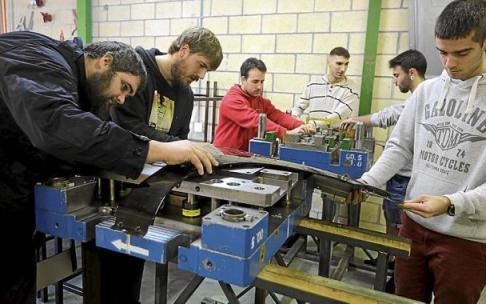 Un grupo de alumnos en un centro de Formación Profesional. Un grupo de alumnos en un centro de Formación Profesional.