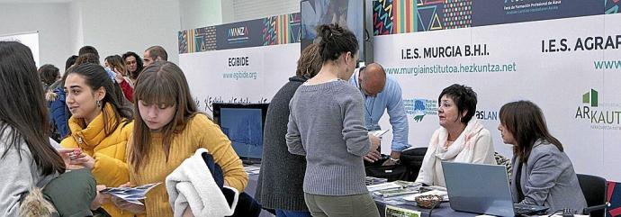 Uno de los stands durante una edición anterior de la feria Avanza de Formación Profesional en el Palacio Europa. Foto: Pilar Barco