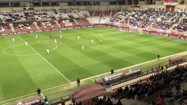 Imagen del encuentro entre el Logroñés y el Tudelano en Las Gaunas.