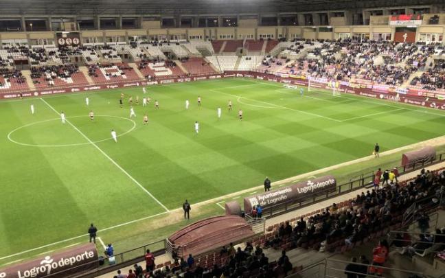 Imagen del encuentro entre el Logroñés y el Tudelano en Las Gaunas.