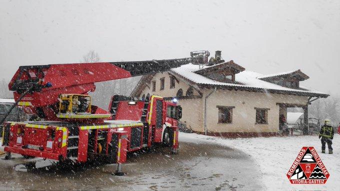 El incendio en la chimenea de una casa en un pueblo de Álava