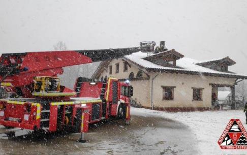 El incendio en la chimenea de una casa en un pueblo de Álava