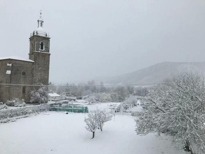 Buena capa de nieve en Lautada.