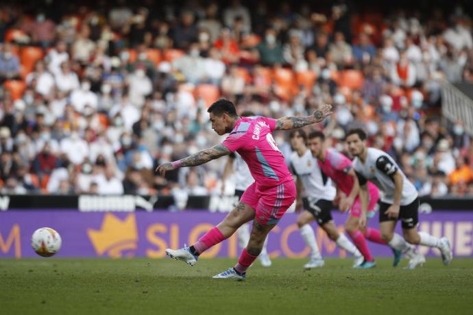 El Chimy golpe para marcar el penalti