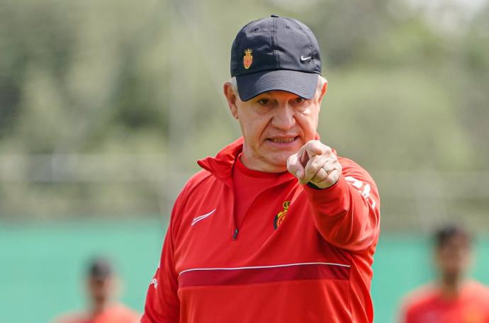 Javier Aguirre, durante un entrenamiento con el Mallorca.