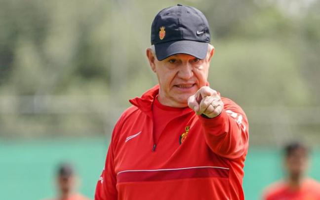 Javier Aguirre, durante un entrenamiento con el Mallorca.
