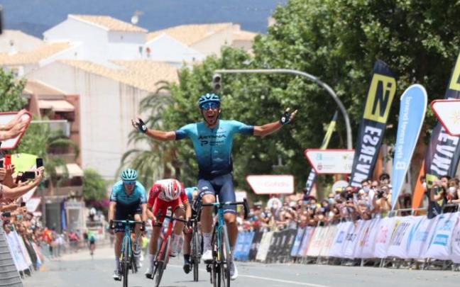 Omar Fraile celebra la victoria en el estatal. Omar Fraile celebra la victoria en el estatal.